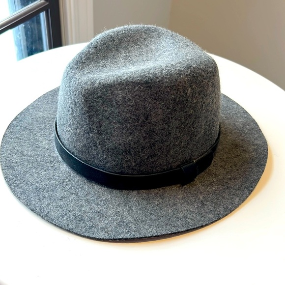 H&M Heather Gray Fedora Hat 100% Felted Wool with Vegan Leather Black Belt EUC‎ - Picture 1 of 16